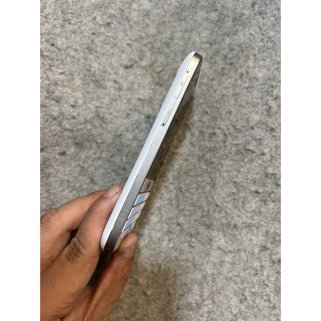 Điện thoại Blackberry Q20 Trắng Chính hãng