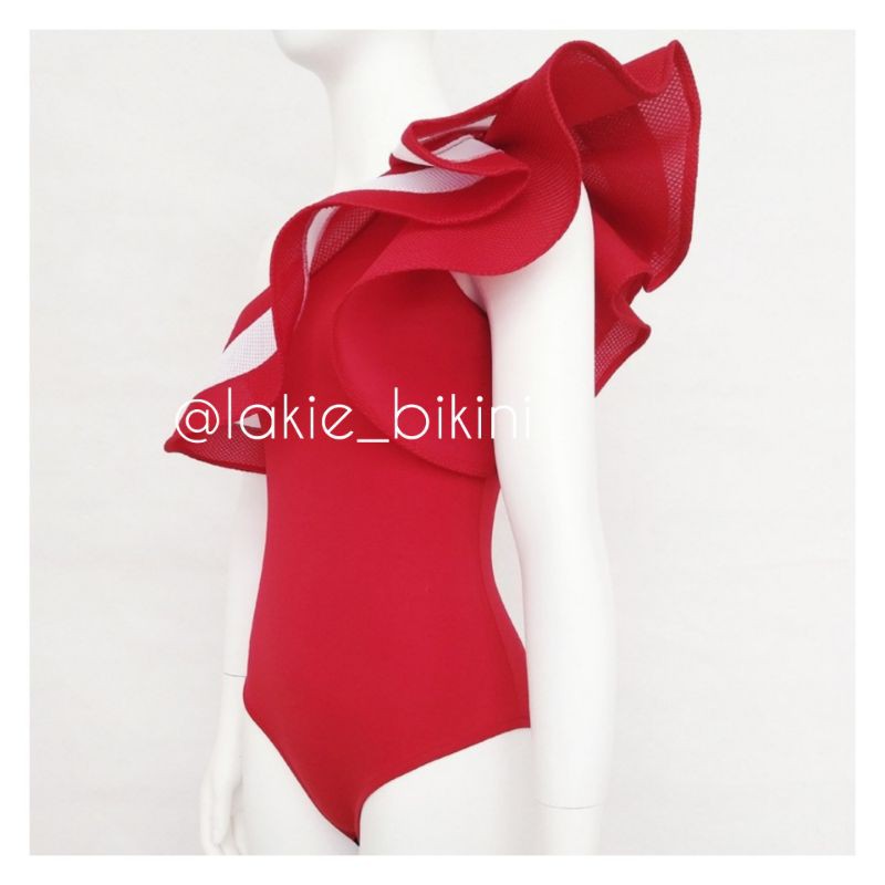 Bikini lệch vai bồng bềnh lưng cao che mỡ bụng | BigBuy360 - bigbuy360.vn