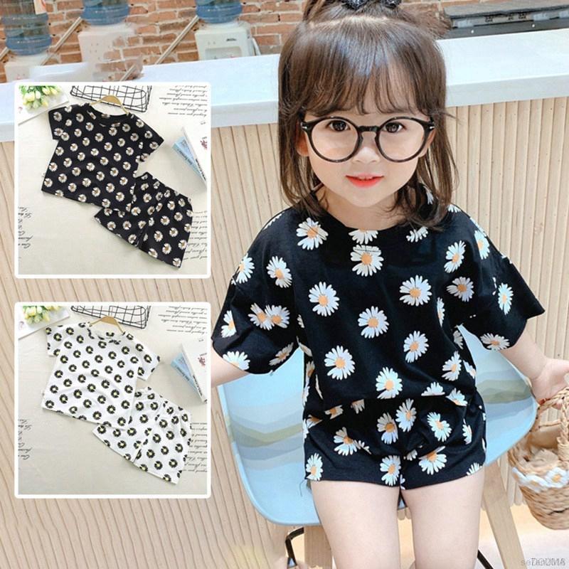 Bộ áo thun tay ngắn in hoa cúc và quần đùi cho bé gái