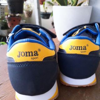 Giày thể thao hiệu Joma