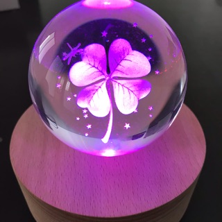 Quà lưu niệm Bộ pha lê cỏ 4 lá kèm đế gỗ (hình và video thật)