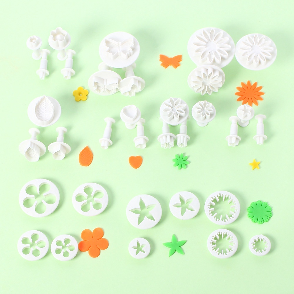 Set 33 Khuôn Cắt Làm Bánh Quy Đa Năng Tiện Dụng Hình Hoa Lá / Bướm / Trái Tim Xinh Xắn