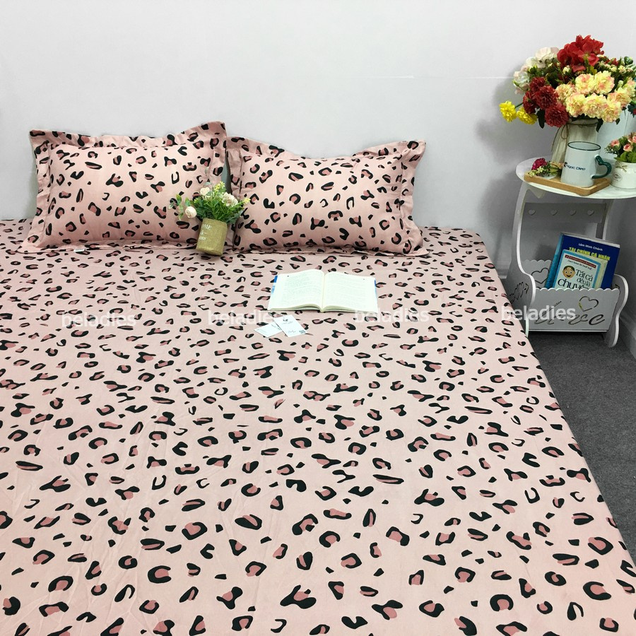 Ga giường SUMOI cotton poly có vỏ gối nằm mẫu báo hồng
