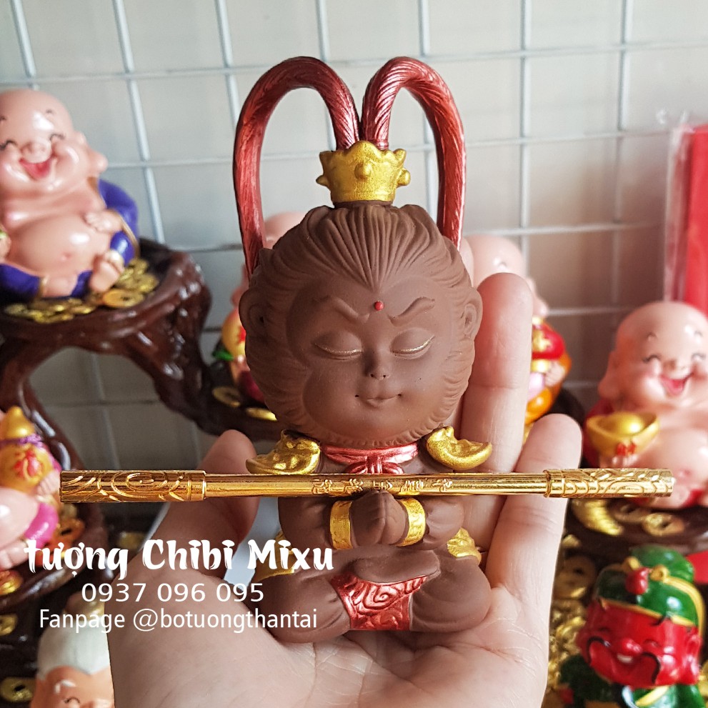 Tượng chibi Mỹ Hầu Vương nón giáp kèm gậy Như Ý - màu nâu chấp tay