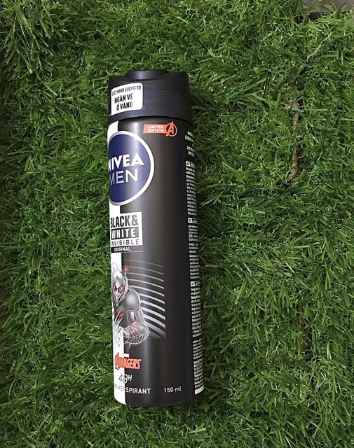 Xịt Ngăn Mùi Giảm Vết Ố Vàng Nivea Men Invisible For Black & White 150ml | BigBuy360 - bigbuy360.vn