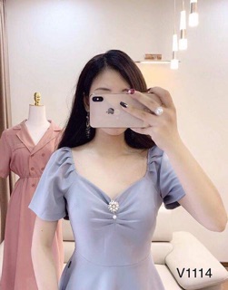 Đầm xoè cổ vuông tim thiết kế