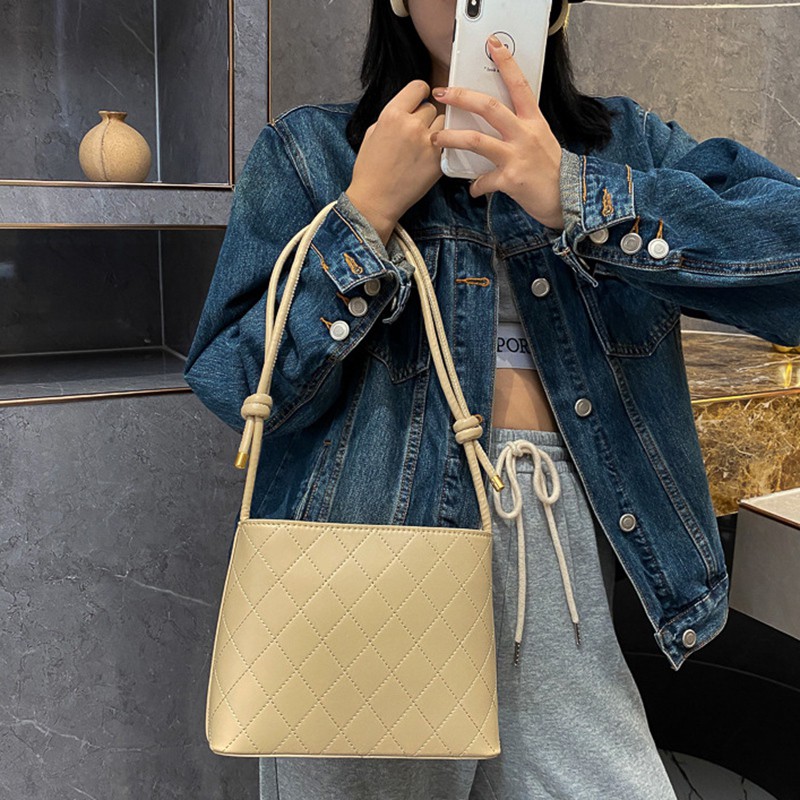 Túi Đeo Chéo Hình Thoi Độc Đáo Thời Trang Cho Nữ