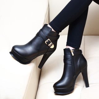 Giày boot nữ cổ ngắn sành điệu 10cm màu đen GBN178