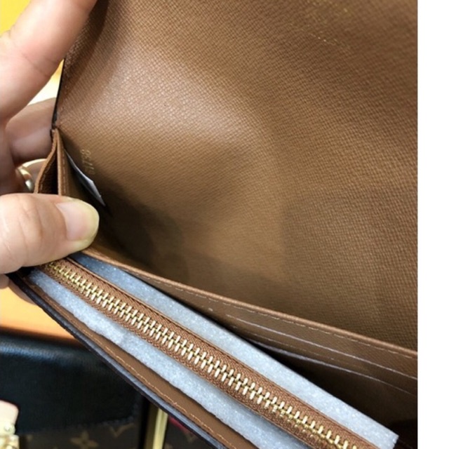 Ví LV phối màu khoá sập dập logo