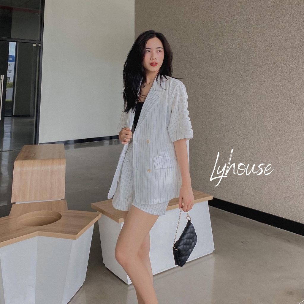 Set blazer kẻ kèm quần sooc cạp chun sau - Set blazer kẻ nữ cộc tay