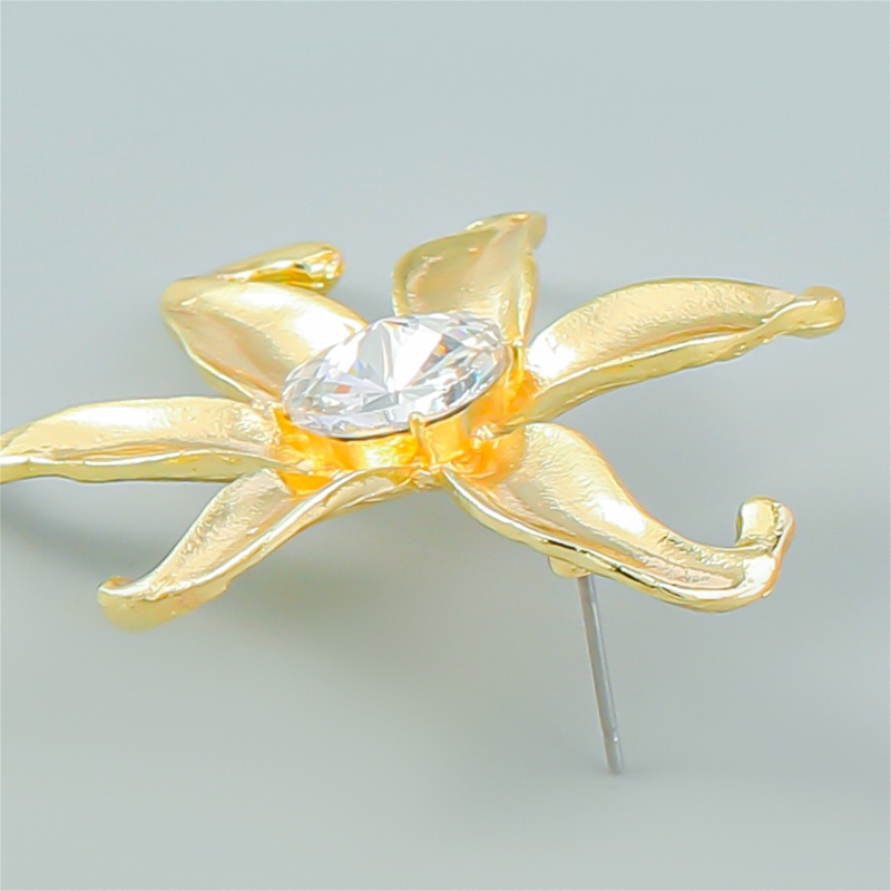 Đôi Khuyên Tai Hoa lily Trắng Thời Trang Cho Nữ