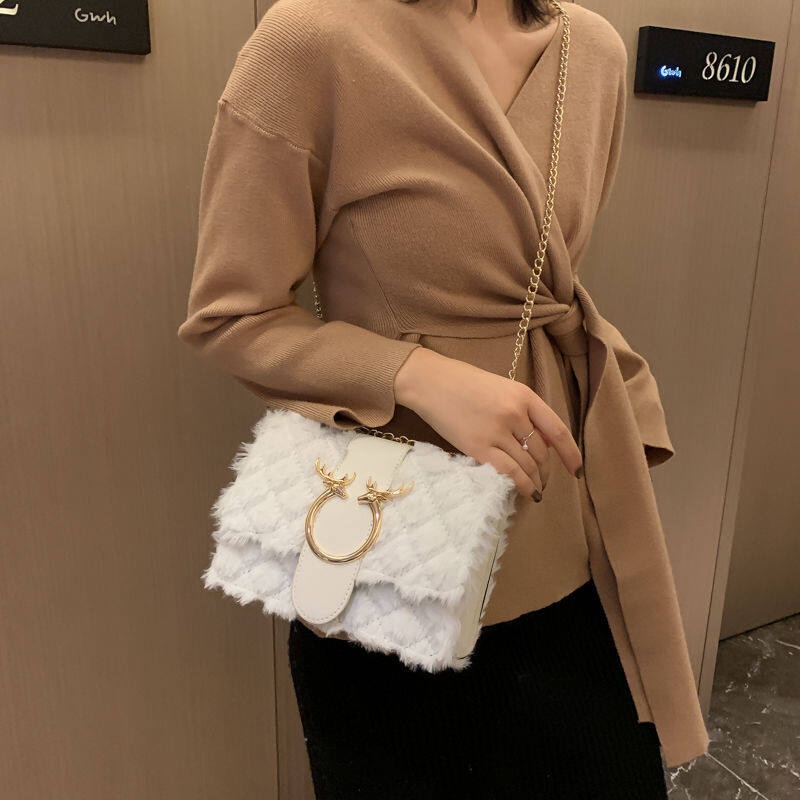Túi đeo chéo lông cừu thời trang dành cho nữ