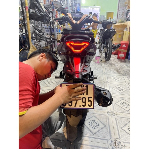 Đèn hậu tst ex 150