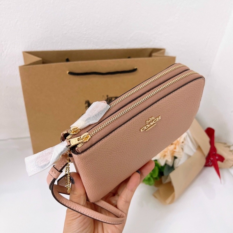Ví cầm tay nữ Coach da thật, màu trơn, size nhỡ, 2 ngăn khoá tiện dụng