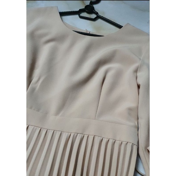 Đầm Calvin Klein xếp li