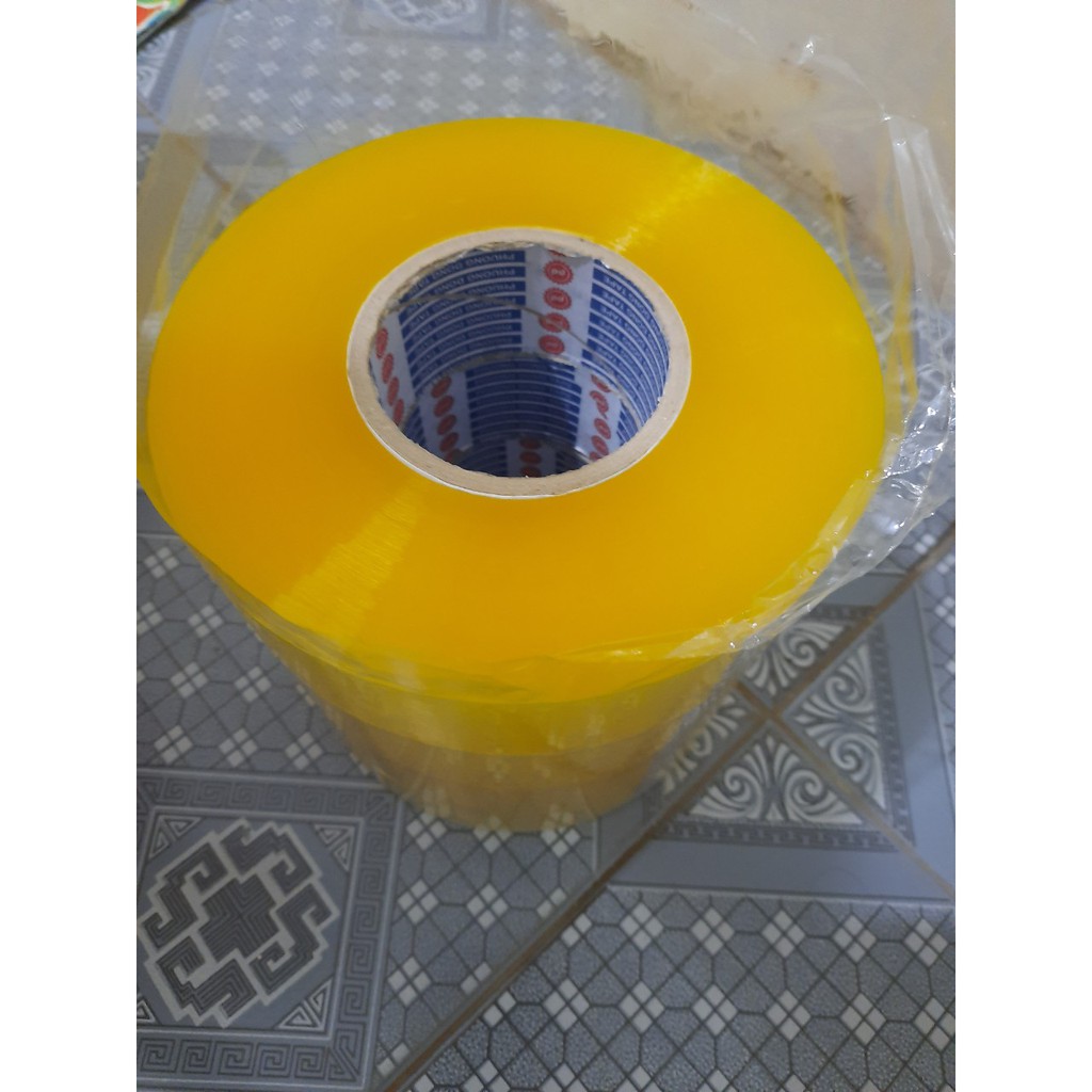 Cuộn băng dính đóng hàng rộng 4,7cm trọng lượng 1000g màu vàng trong, lõi giấy mỏng, siêu nhiều băng dính