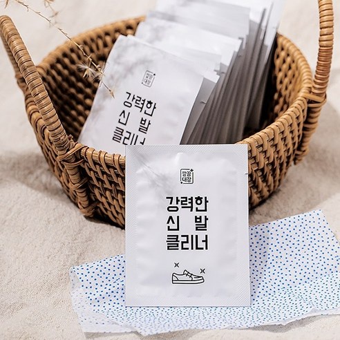 Hộp 25 khăn lau vệ sinh giày thể thao, chống ố cao cấp Clean Boss Hàn Quốc