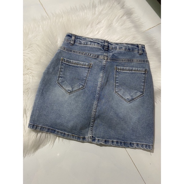 Thanh lí chân váy