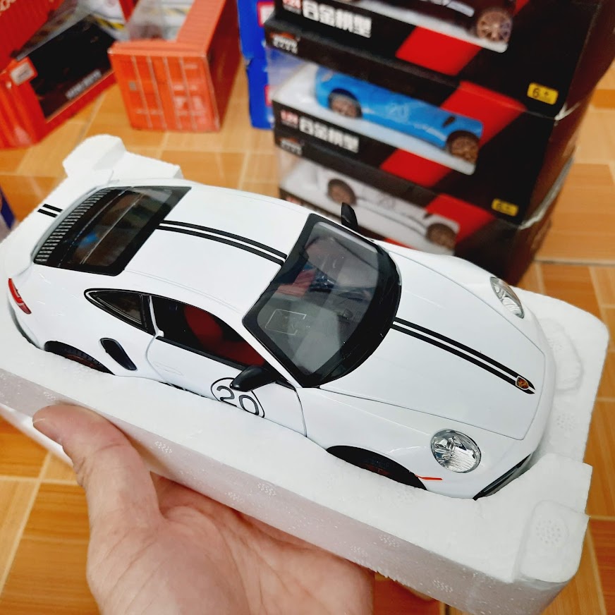 Mô hình xe ô tô Porsche 911 Turbo S tỉ lệ 1:24 xe bằng kim loại mở các cửa có âm thanh và đèn xoay được bánh trước