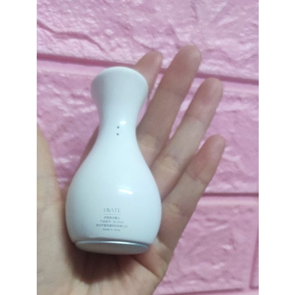 Thanh lăn đá lạnh massage và se khít lỗ chân lông IMATE