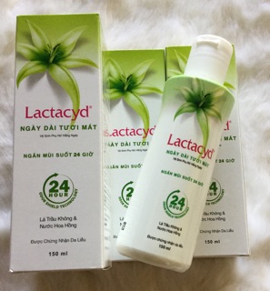 Dung dịch vệ sinh lactacyd lá trầu không với nước hoa hồng