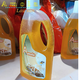 Nước lau sàn Amola Cool clean Honey chai 1kg( 100% tinh dầu thiên nhiên )