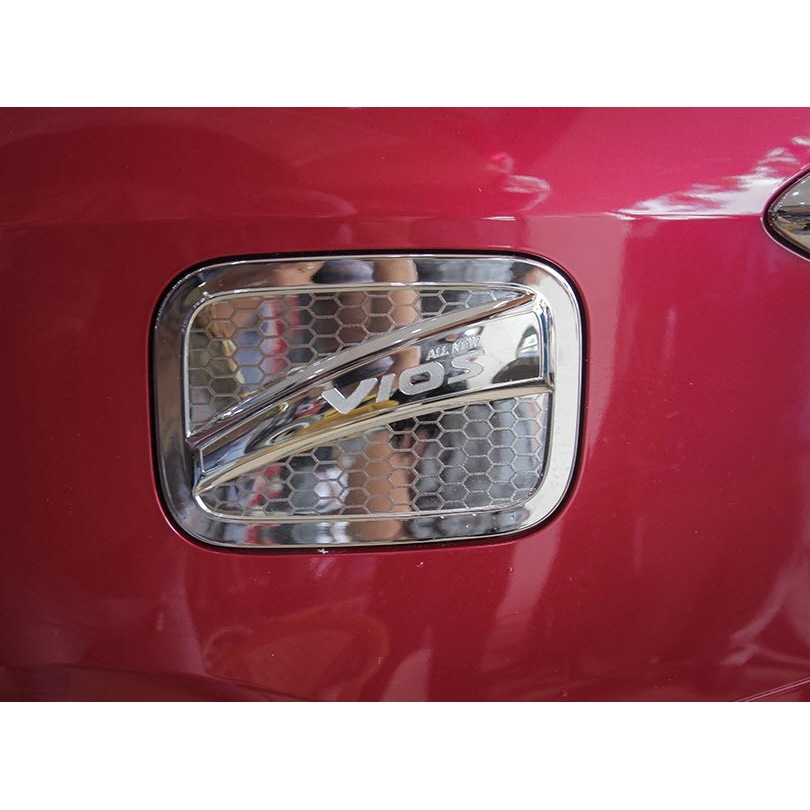 Ốp trang trí nắp bình xăng Vios 2019-2021