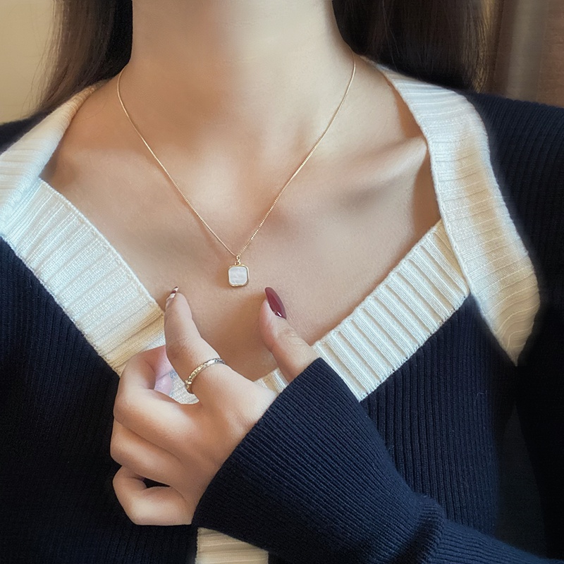 Vòng cổ Mặt Vuông Sang Trọng Dành Cho Nữ