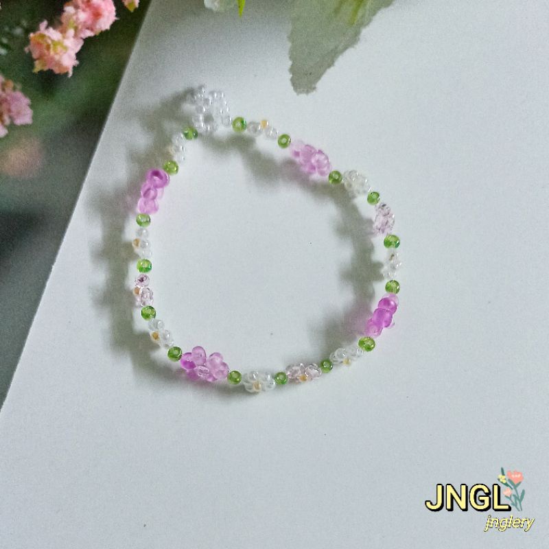 Vòng tay hạt cườm kết hoa màu hồng