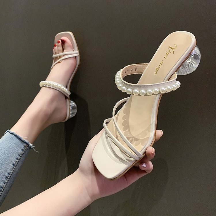 Dép đính hạt trai, gót trong suốt