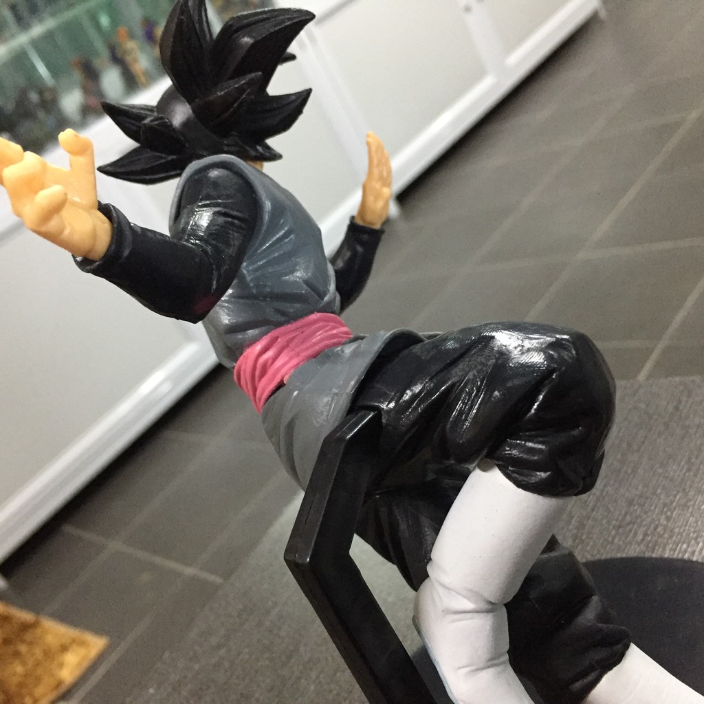 Mô hình Black Goku attack