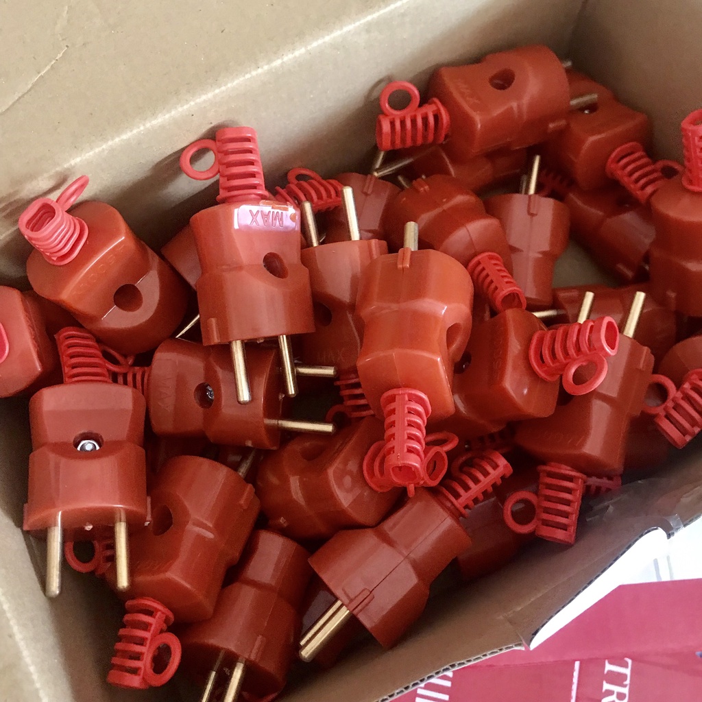 Phích Cắm Chịu Tải 4500w Chống Cháy Chống Va Đập Màu Cam
