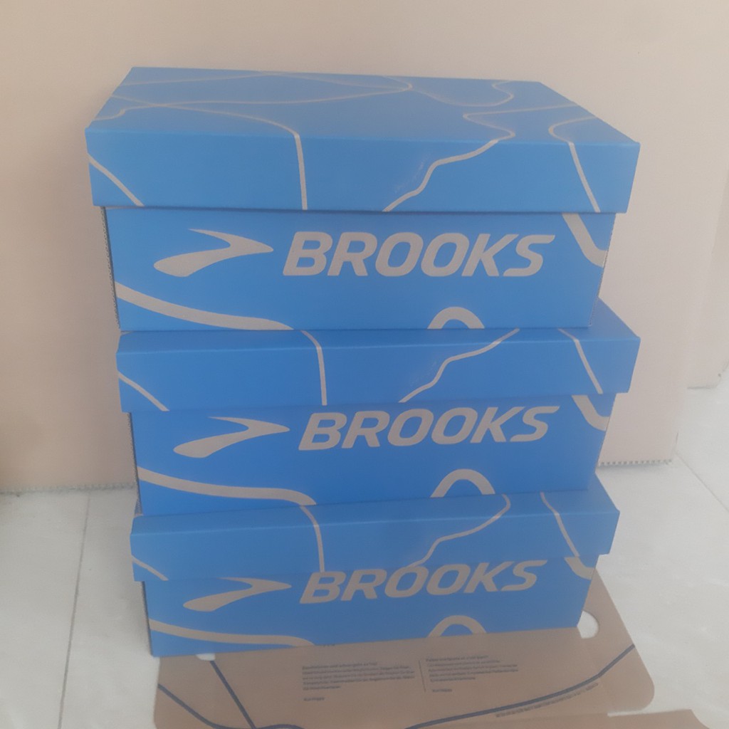 HỘP ĐỰNG GIÀY BROOKS SIZE 28,5X17,5X11,5CM