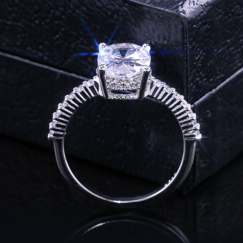 Nhẫn Cưới Mạ Bạc Đính Đá Zircon Màu Bạc Sang Trọng