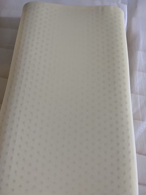 Gối cao su lượn sóng mềm mượt.