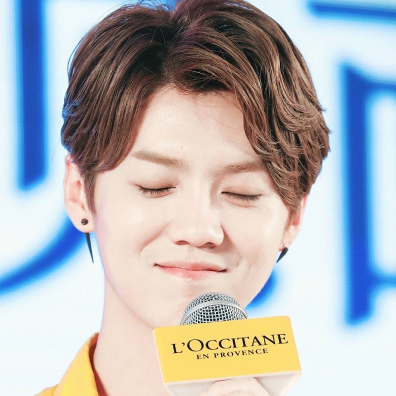Khuyên tai chrome heart