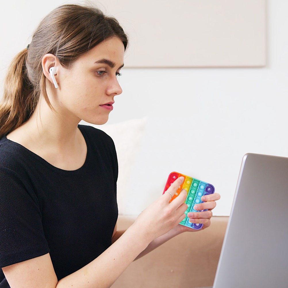 Đồ chơi nhấn bong bóng giúp giảm căng thẳng cho người lớn và trẻ em