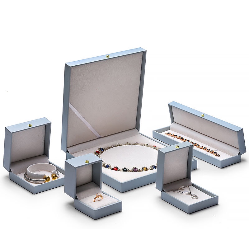 Hộp đựng trang sức có khóa kim loại đính hạt ngọc trai sang trọng