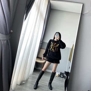 áo nỉ đen hờ mờ