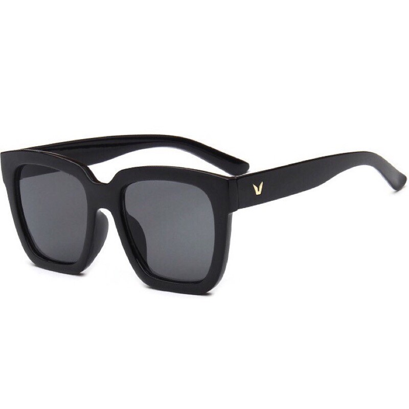 Kính GM bản to, kính râm unisex hot trend, kính mắt nam nữ gọng chữ V | BigBuy360 - bigbuy360.vn