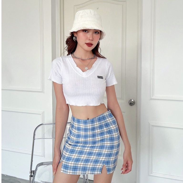 Áo croptop nữ ngắn tay TOPTIFY cổ tim cuốn biên đính Logo Only Angle Top AC249