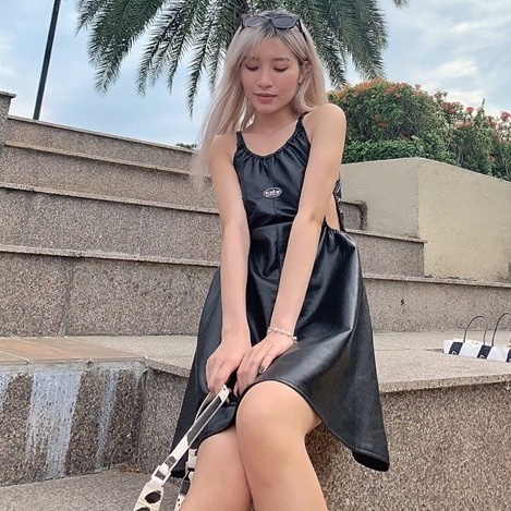 Đầm da nữ hai dây khoét eo hở lưng quyến rũ