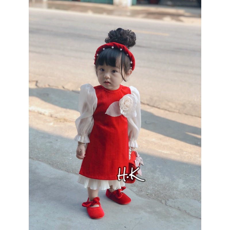 Búi xoăn kèm mái cho bé gái xinh xắn