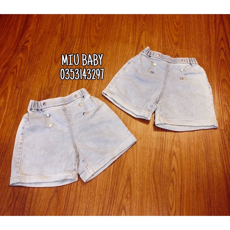 Quần short jeans lửng form thụng 6 cúc Disney du xin bé gái