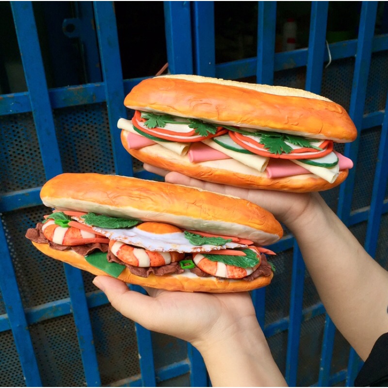 Mô hình bánh mì trưng bày