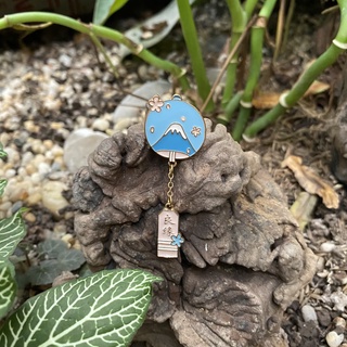 Pin cài áo Chuông gió May mắn