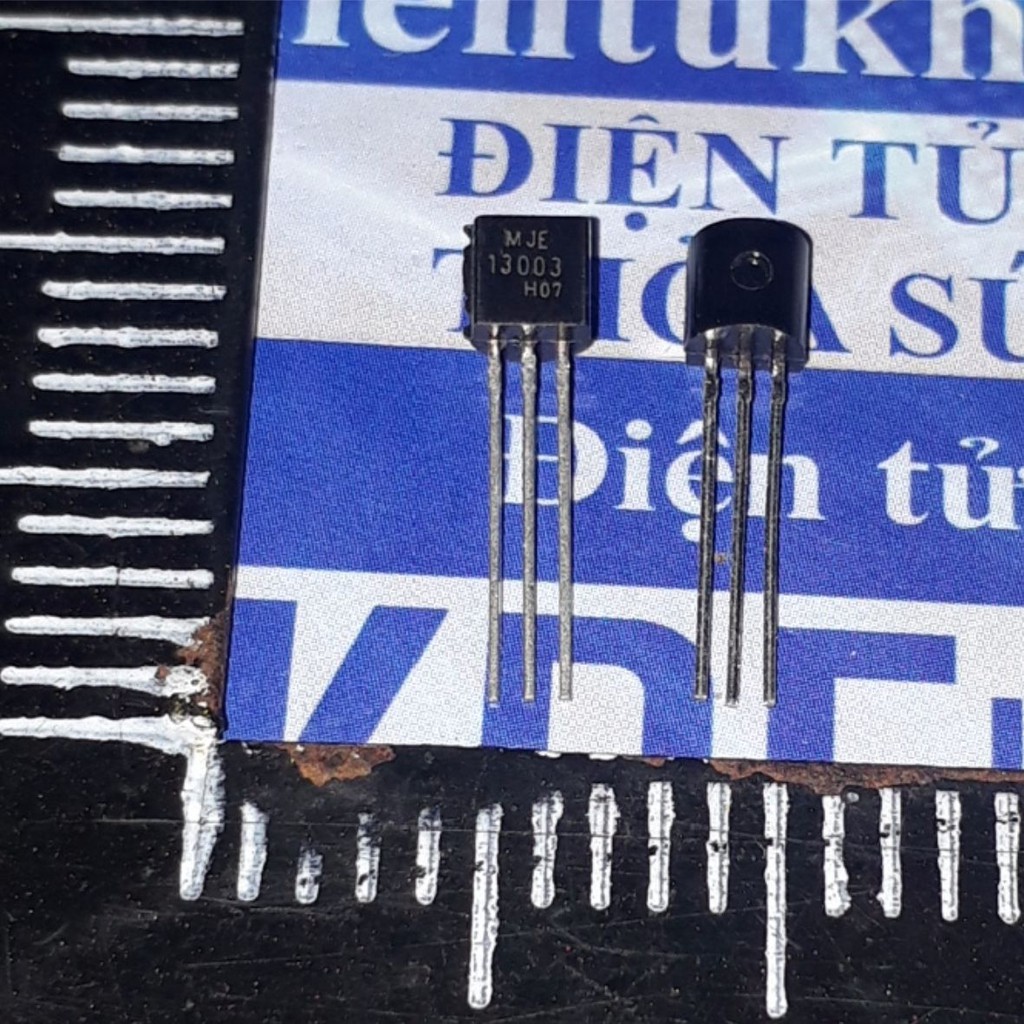 30 con MJE13003 13003 TO-92 NPN-TRANS 450V 1.5A kde4809