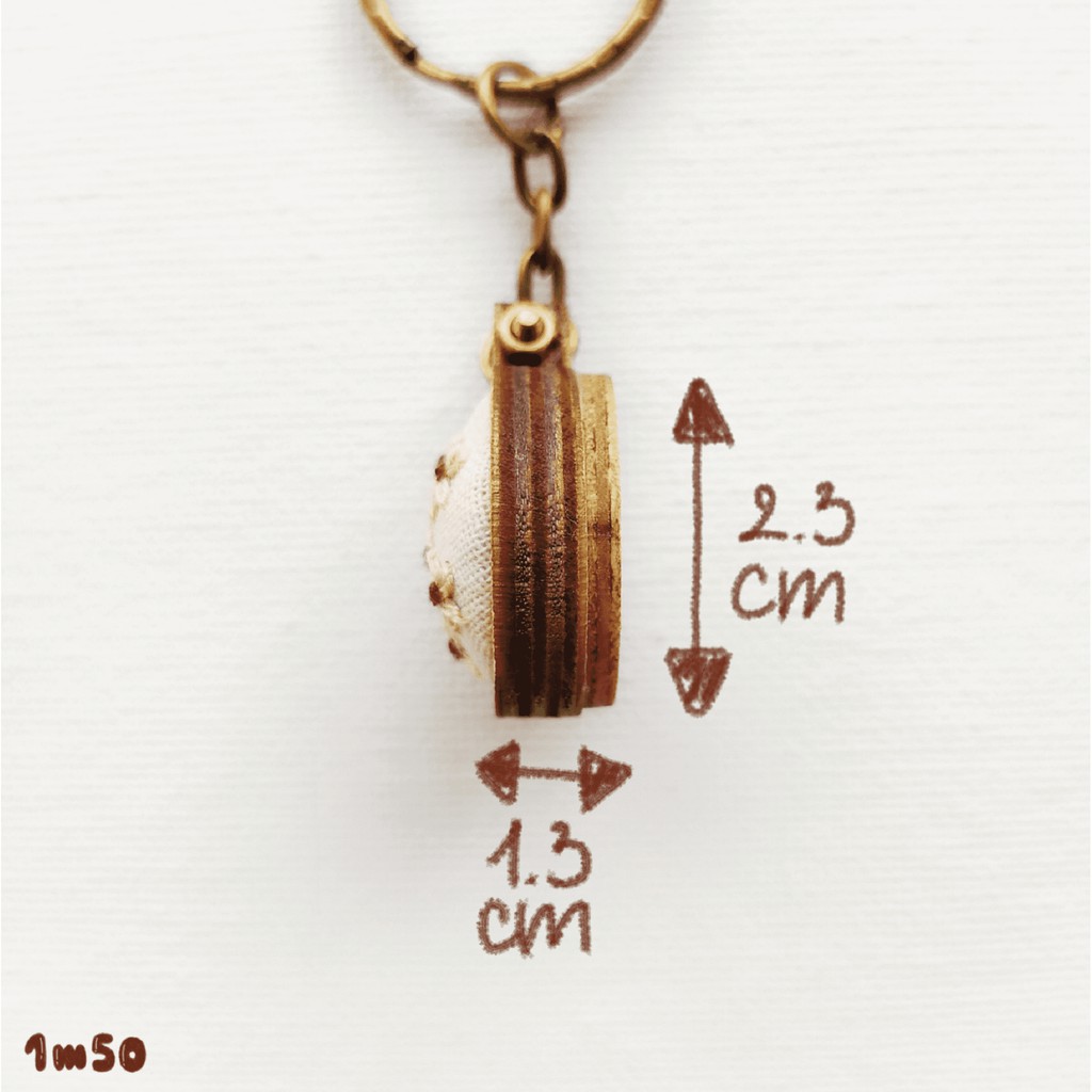 Tiny flowers  - Móc khóa thêu tay handmade / Hand-embroidered keychain