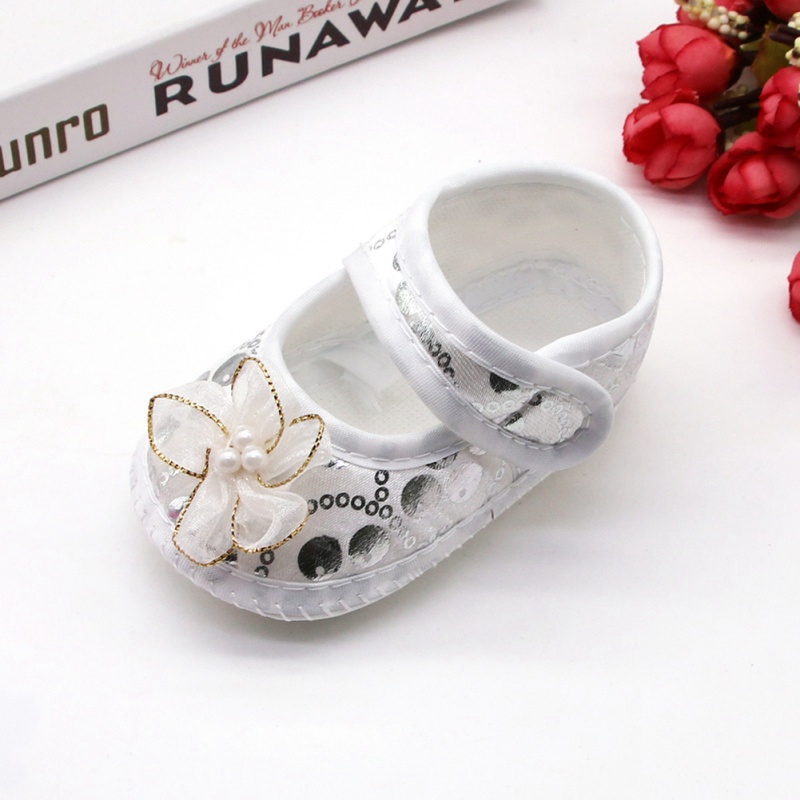 Giày tập đi đế mềm chống trượt đính hoa ngọc trai dành cho bé gái 0-18 tháng tuổi
