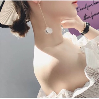 Bông tai cánh hoa dài bất đối xứng